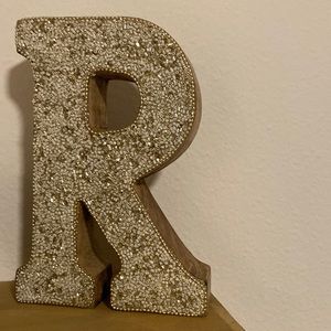 R letter decor
